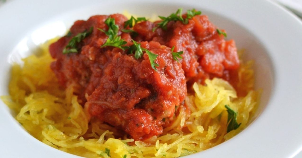Dietetyczny obiad - spaghetti w stylu paleo.