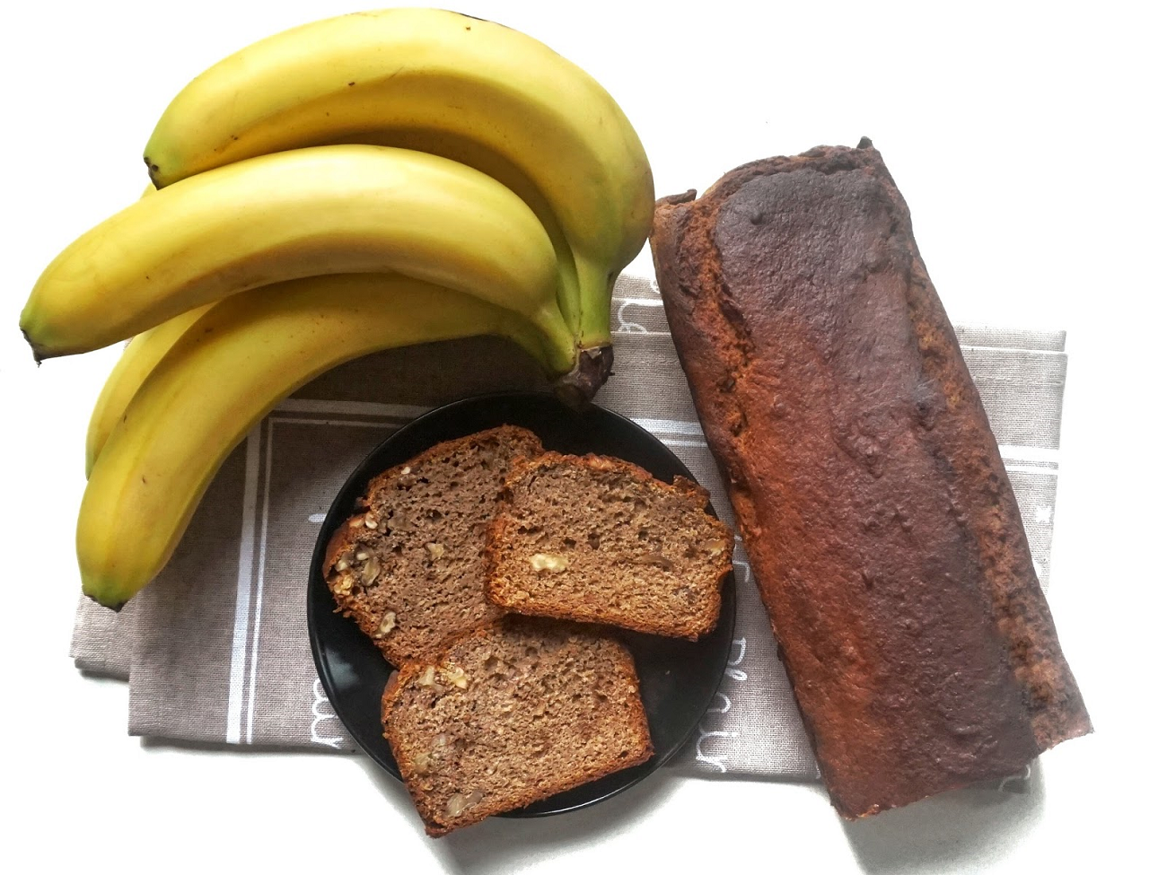 Chlebek bananowy - bez jajek, mleka, pszenicy i cukru.