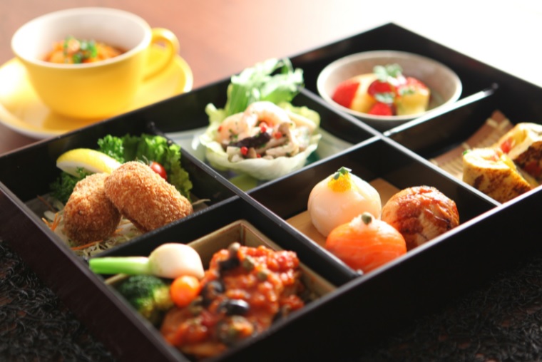 Czas na lunch! - kilka słów o sztuce komponowania lunch boxów BENTO
