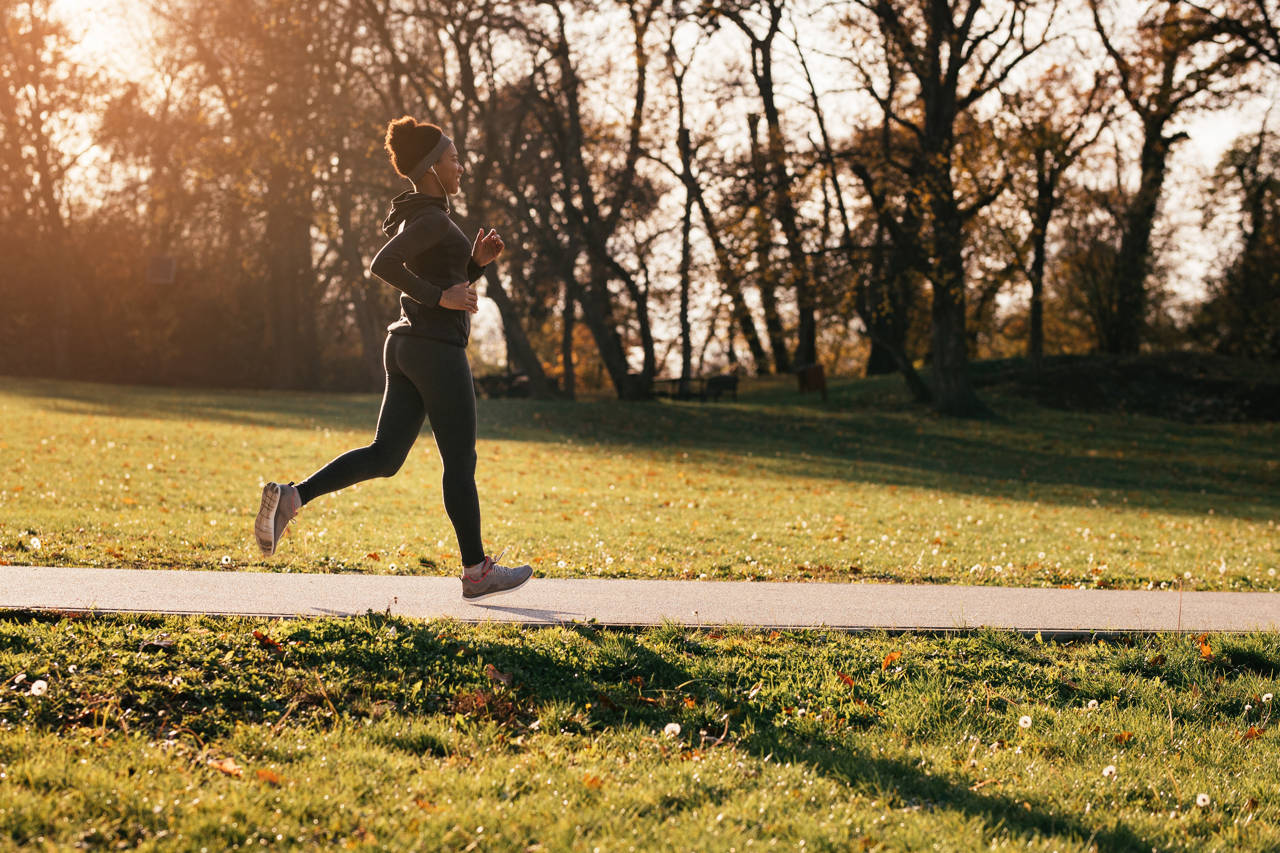 Korzyści z porannego joggingu. Co mówią badania?